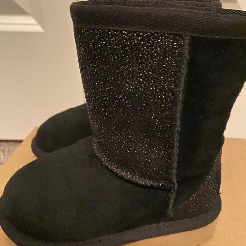 Toddler Girl Ugg’s - Picture 2 of 5